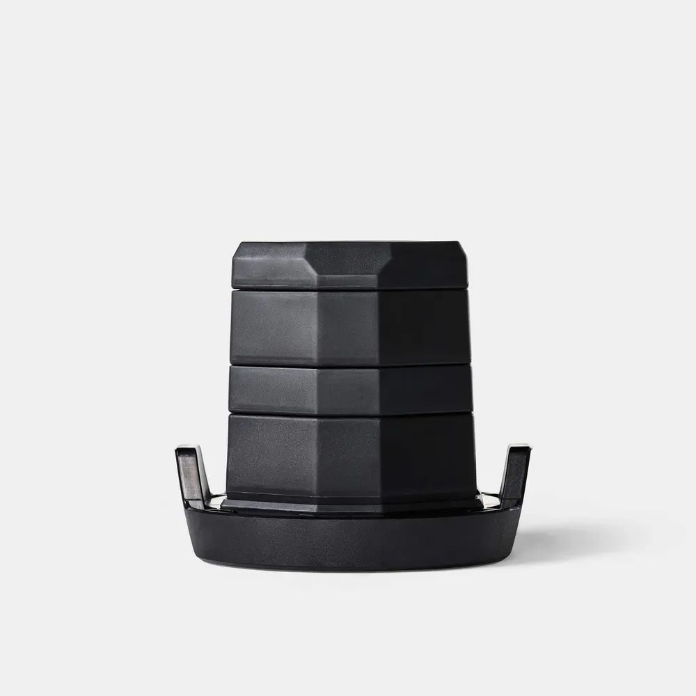 Base de kettlebell noire avec poids. Base de kettlebell noire.