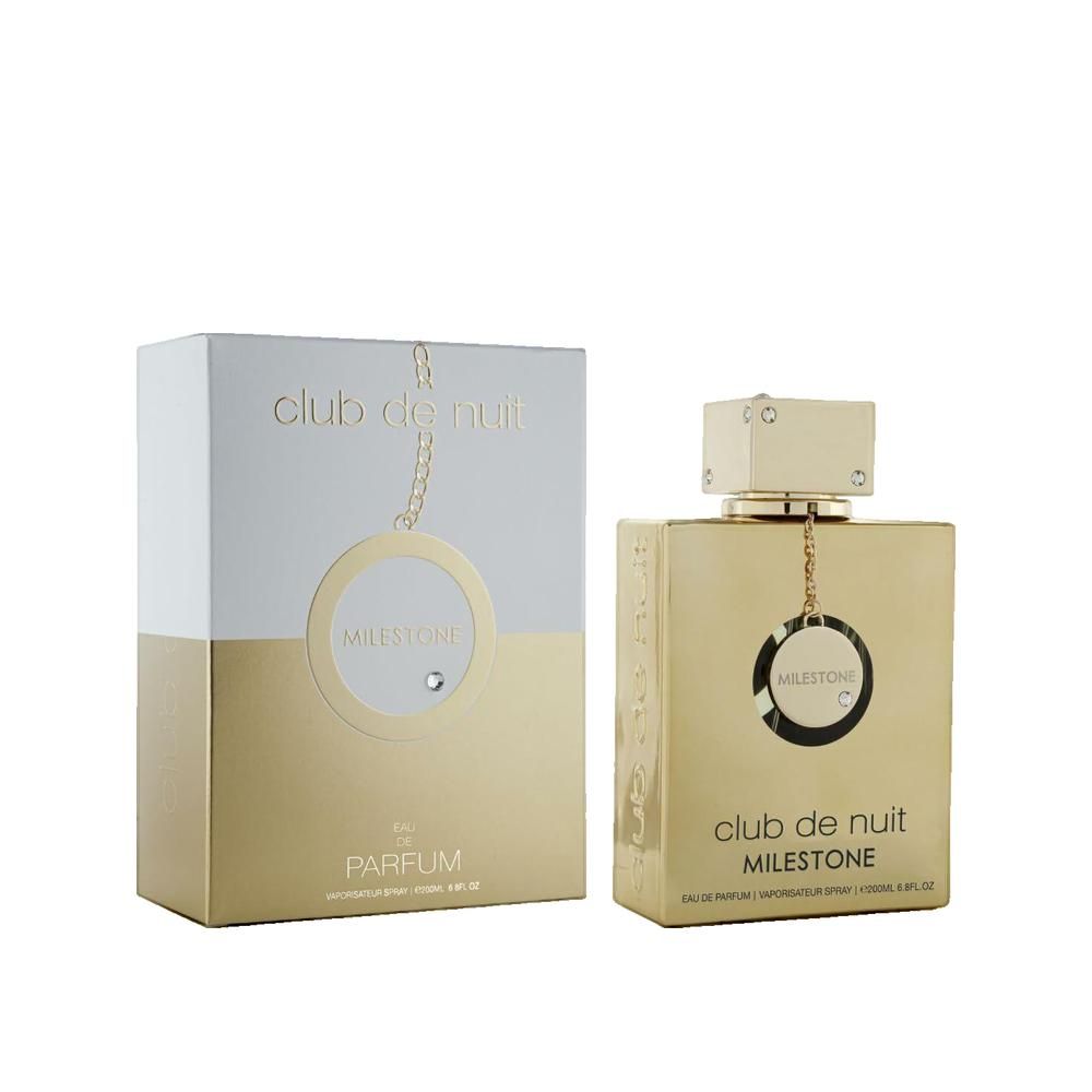 Flacon et emballage dorés. Inscription "Club de Nuit Milestone". Forme rectangulaire avec bouchon carré. Parfum.