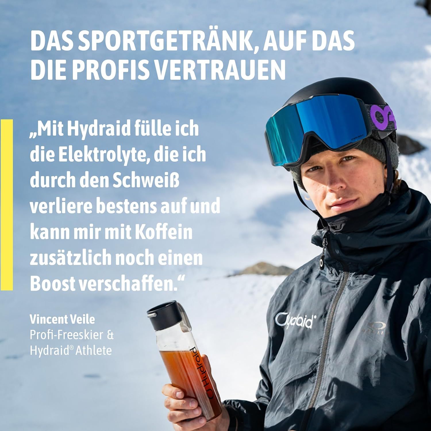 Un freeskieur tient une bouteille Hydraid. Il cite que Hydraid l'aide à reconstituer les électrolytes et la caféine pour plus d'énergie.