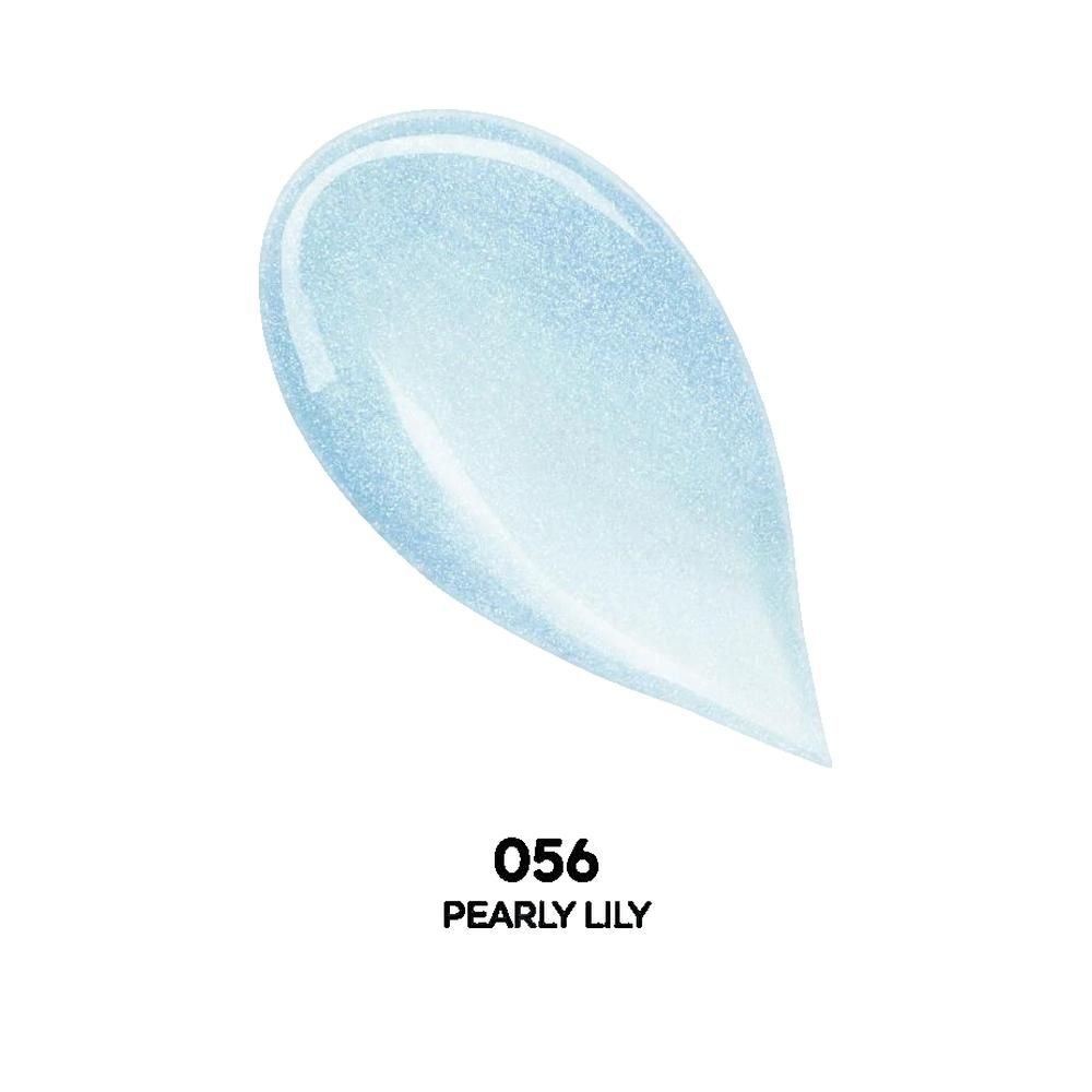 Échantillon de baume à lèvres teinté. Teinte bleu clair nacré. Texte "056 Pearly Lily" en dessous.