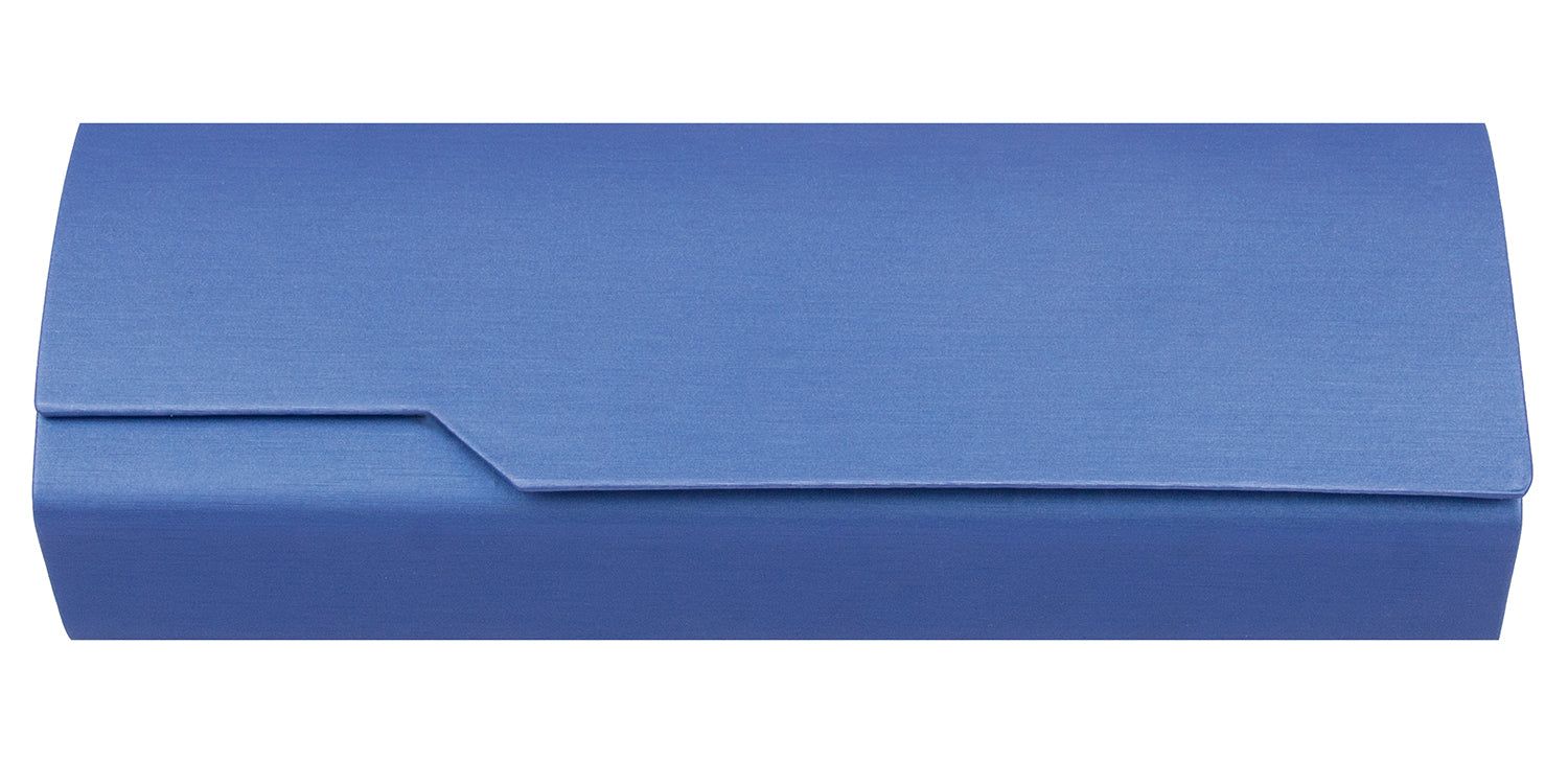 Blauwe hardcase. Rechthoekige vorm met afgeronde rand. Deksel met afgeschuinde hoek.
