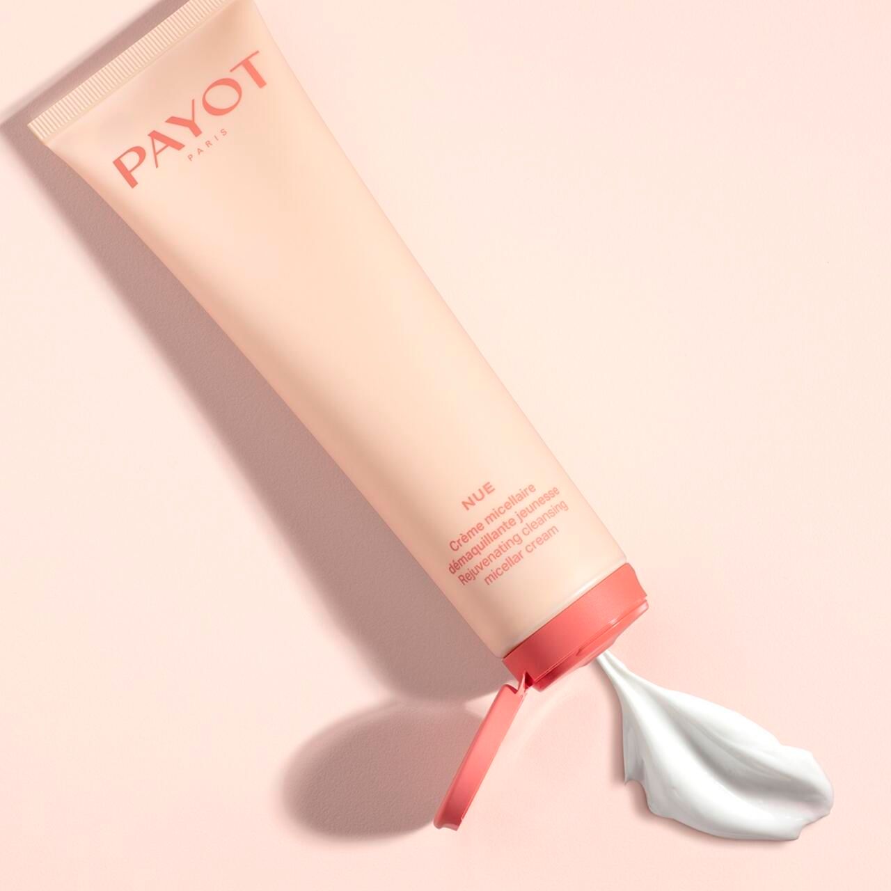 Roze Payot-tube met crème. Opschrift: PAYOT PARIS, NUE, Crème micellaire démaquillante jeunesse, Rejuvenating cleansing micellar cream.