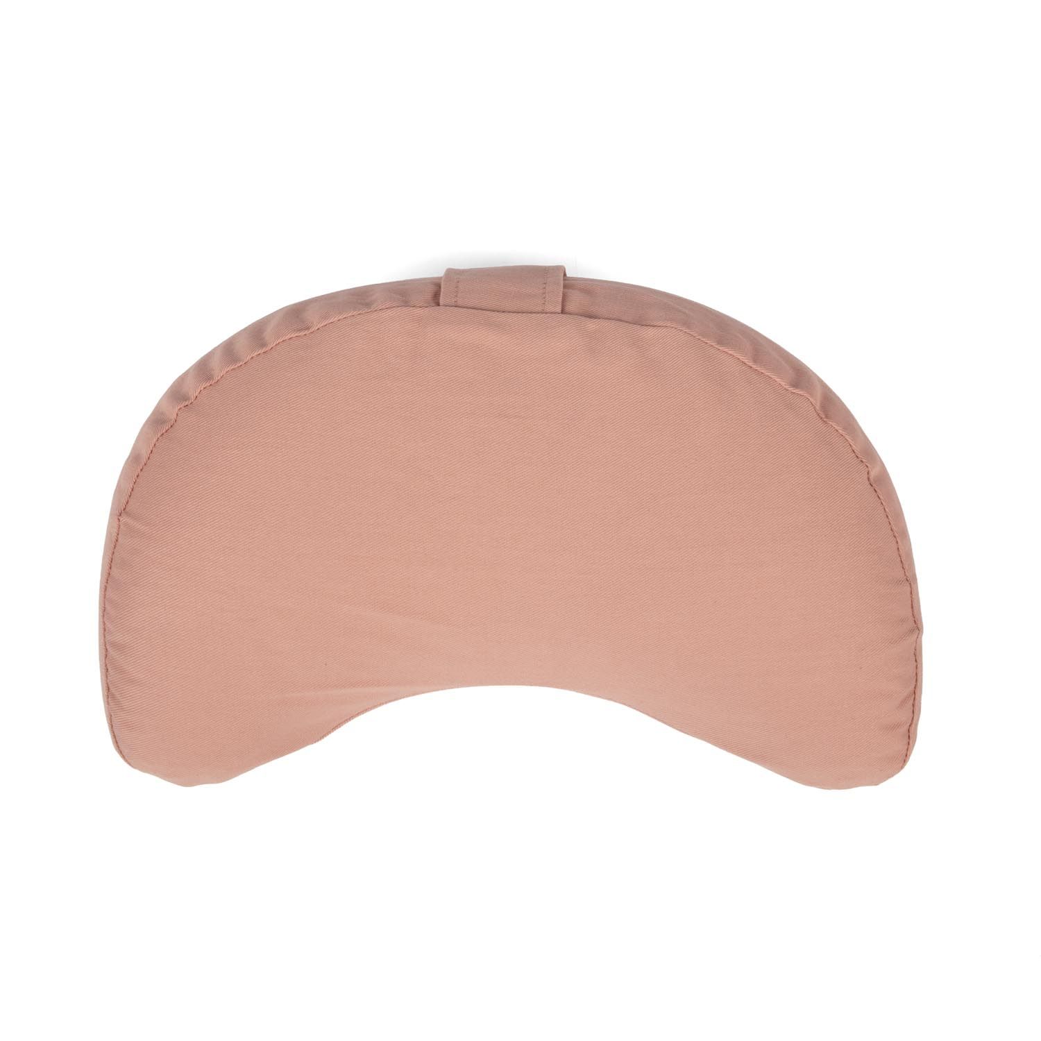 Un coussin de méditation rose en forme de demi-lune avec une poignée sur le dessus.