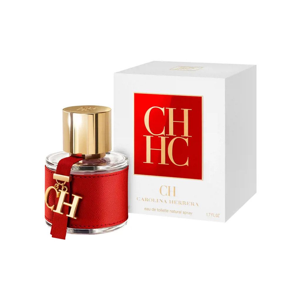 Parfumfles met rood leren bandje en CH-hanger naast witte doos met CH-logo. Gouden dop.