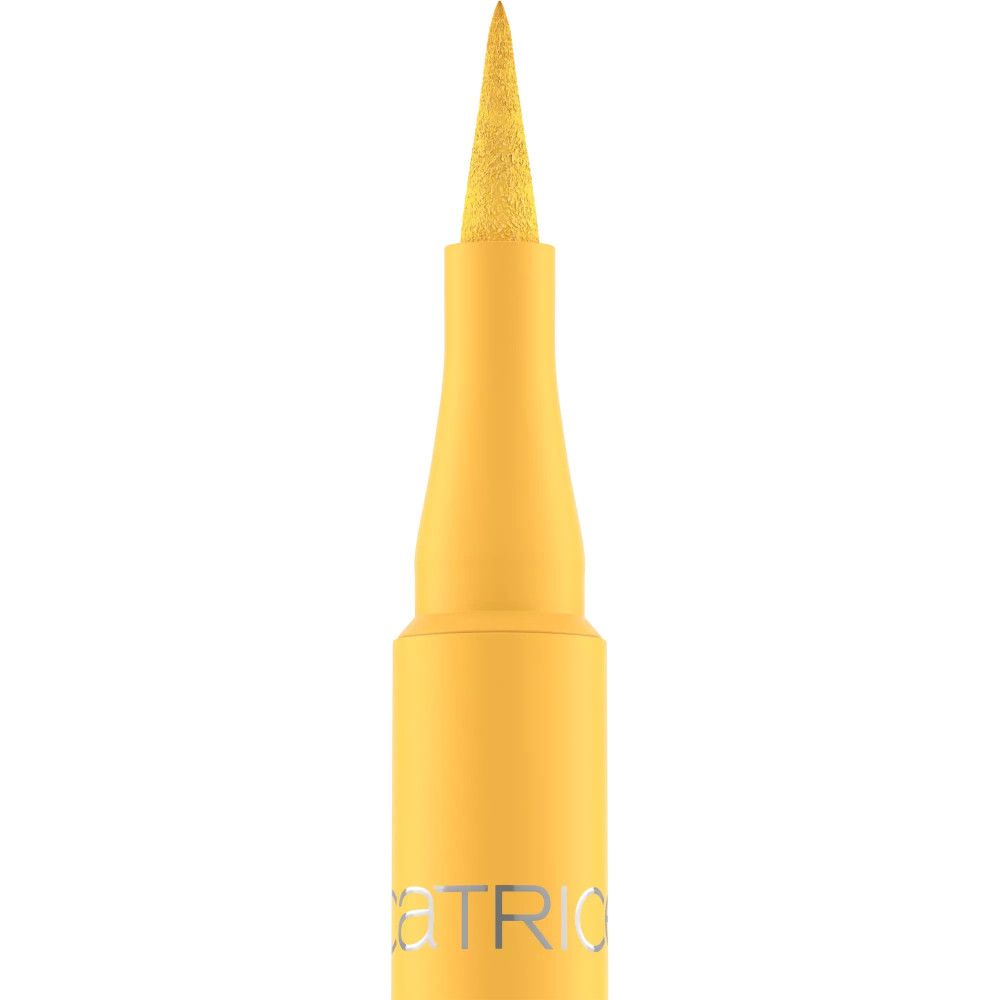 Gros plan sur un eye-liner jaune à pointe fine. Le stylo a une pointe jaune.