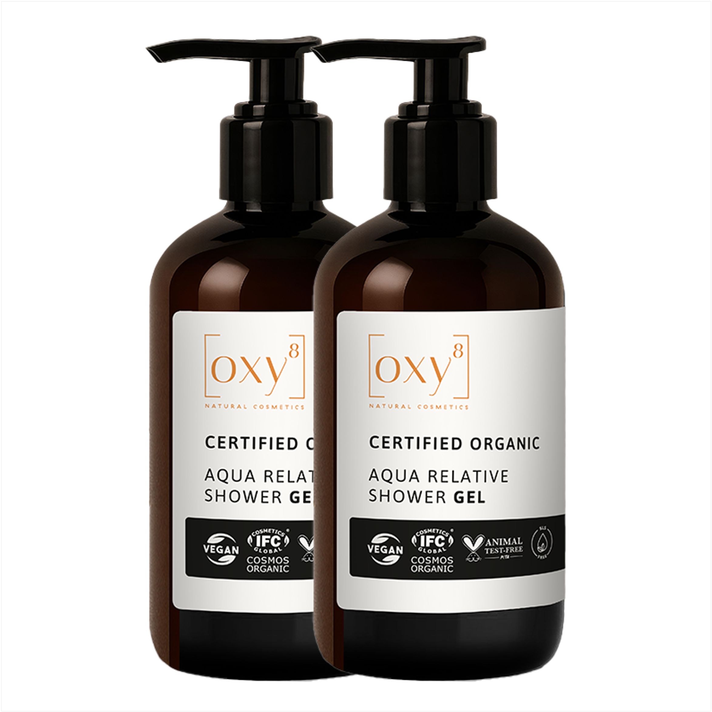 Deux flacons de gel douche avec pompe noire. Inscription : AQUA RELATIVE SHOWER GEL. Produit biologique certifié.