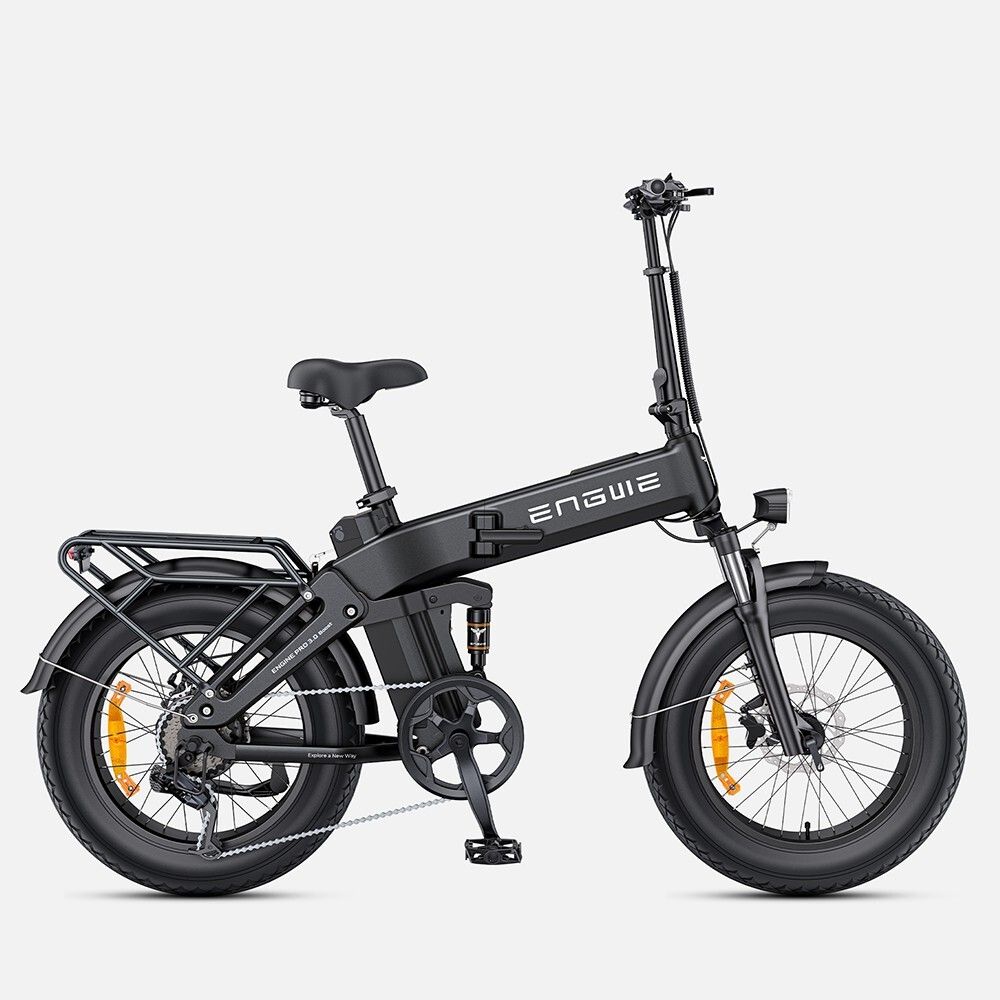 Vélo électrique noir avec pneus larges, porte-bagages et inscription ENGWE.