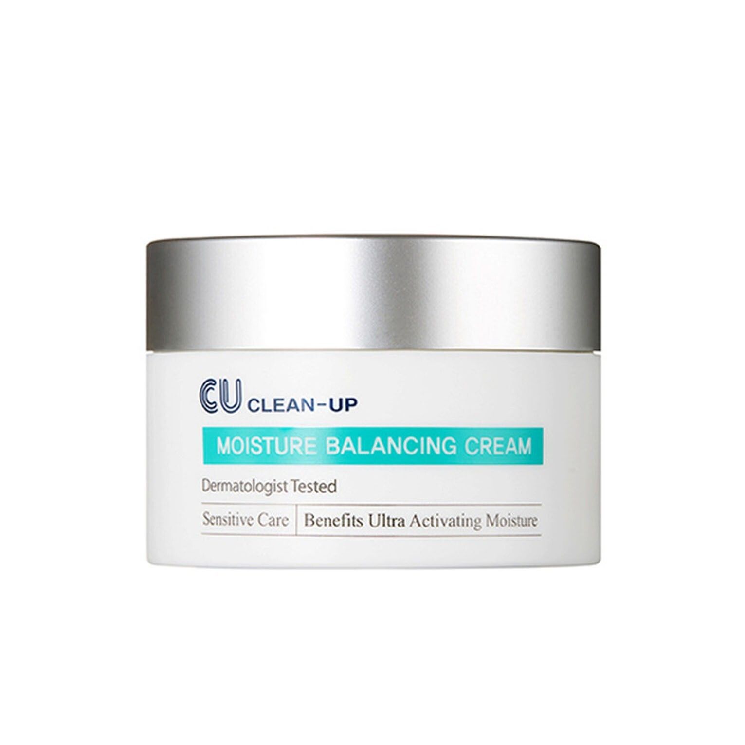 Crèmepot met zilveren deksel. Opschrift: CU CLEAN-UP MOISTURE BALANCING CREAM. Dermatologisch getest. Gevoelige huid.