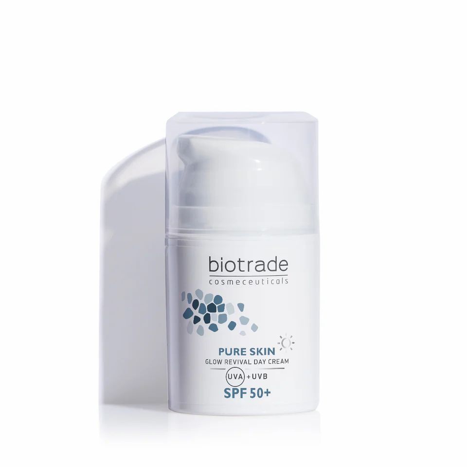 Biotrade Pure Skin Glow Revival Crème Visage SPF50+ dans un flacon blanc avec couvercle transparent. Vue du produit.