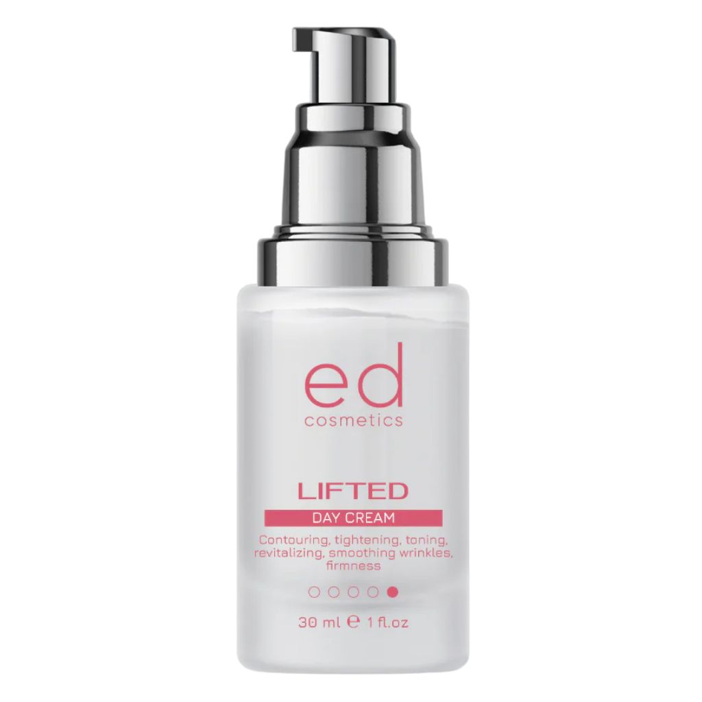 Flacon de crème avec pompe argentée. Inscription: ed cosmetics, LIFTED DAY CREAM. 30 ml, 1 fl.oz.
