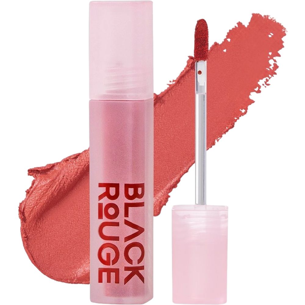 Un tube de gloss avec applicateur et échantillon de couleur. La marque BLACK ROUGE est visible. L'applicateur est sorti.
