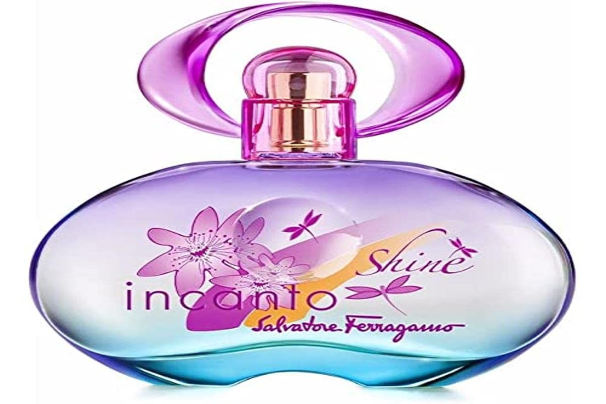 Flacon de parfum Incanto Shine de Salvatore Ferragamo. Flacon ovale avec bouchon violet. Inscription Incanto Shine.
