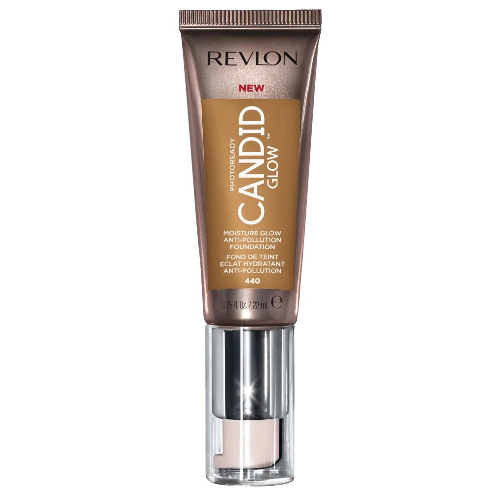 Foundation tube met opschrift: Revlon PhotoReady Candid Glow. Tint 440. Met 'NEW' aanduiding.