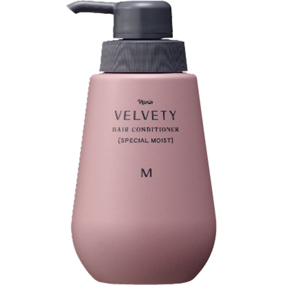 Roze fles met zwarte pomp. Opschrift: VELVETY HAIR CONDITIONER [SPECIAL MOIST] M.