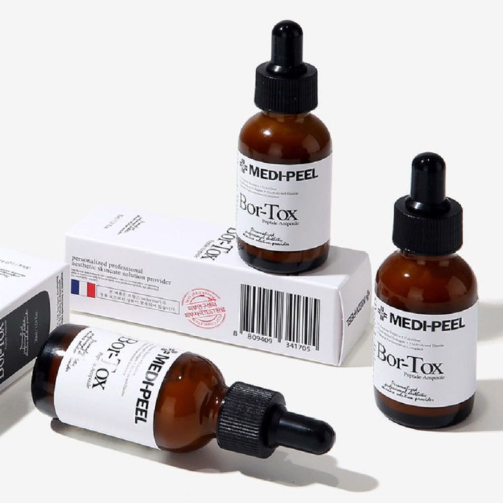 Trois flacons en verre brun avec compte-gouttes, étiquettes 'Peptide-Tox Bor Ampoule' et 'MEDIPEEL'.