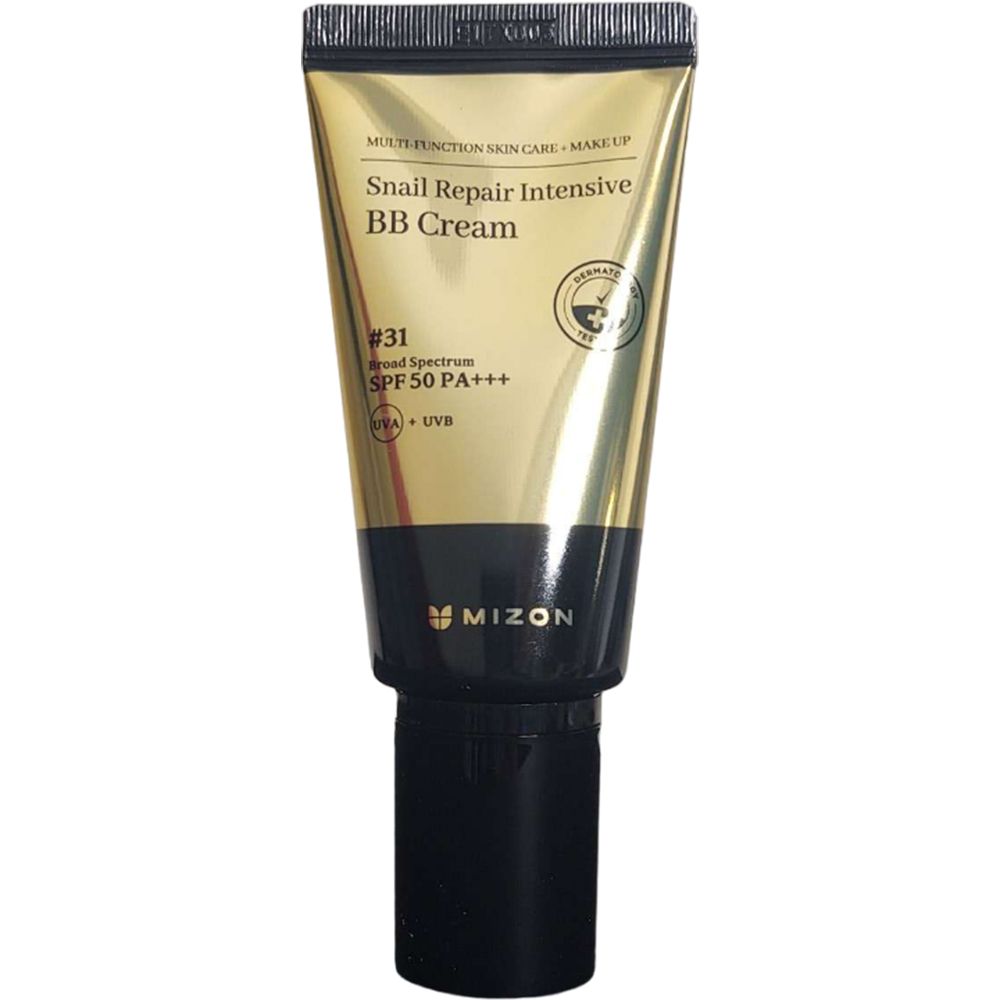 Gouden tube met zwarte dop. Opschrift: Snail Repair Intensive BB Cream SPF50+ Nr. 31. Merk: MIZON. Bevat slakkenslijmextract.