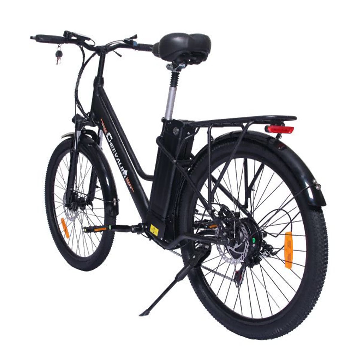 Zwarte elektrische fiets met bagagedrager en achterlicht. Merk Cheevalry.