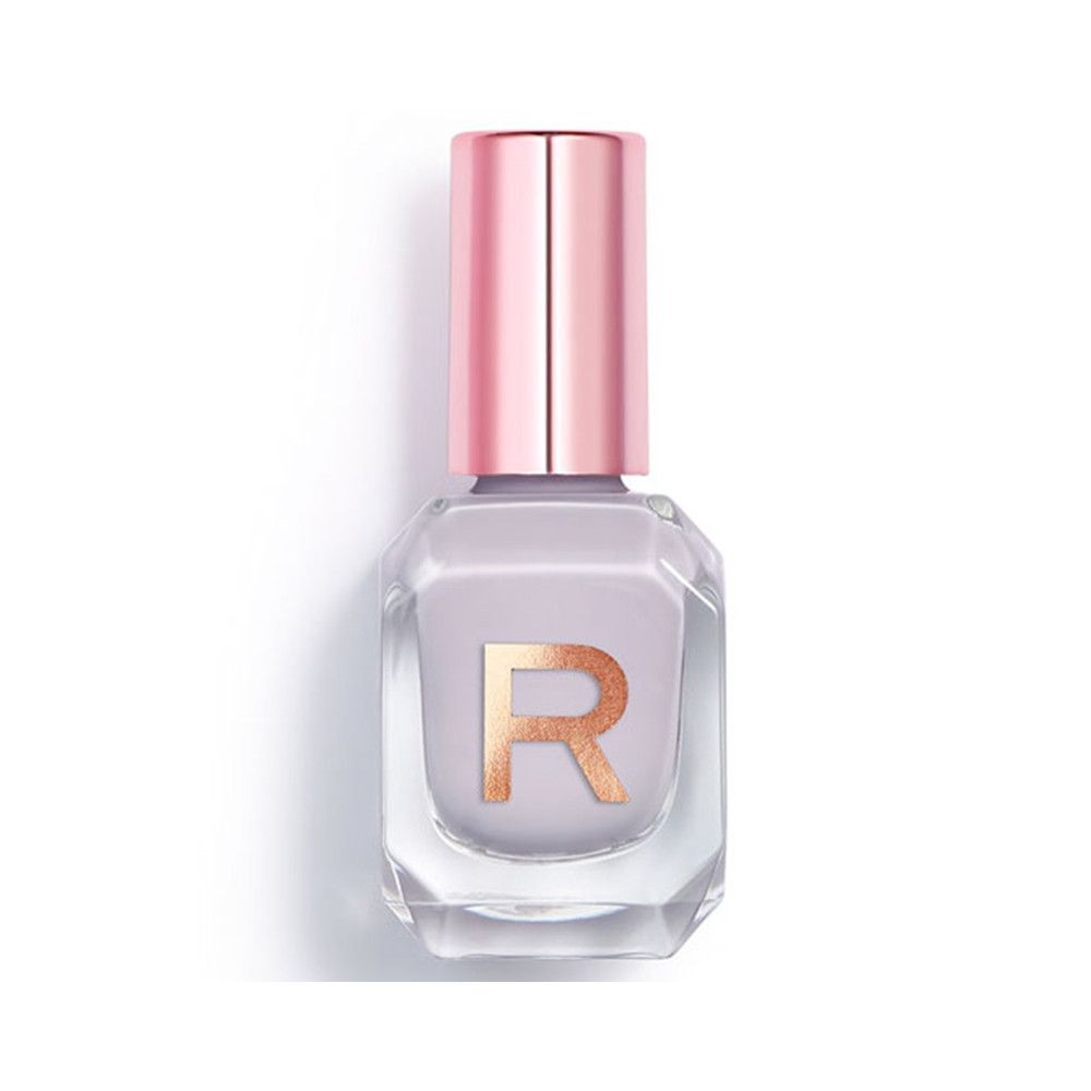 Een flesje lichtgrijs nagellak met een roze dop en het 'R'-logo.