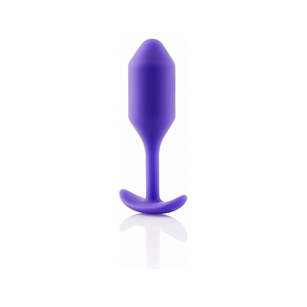 Plug anal violet en silicone. Tête en forme de goutte, tige fine, base incurvée. Reflet sur fond blanc.