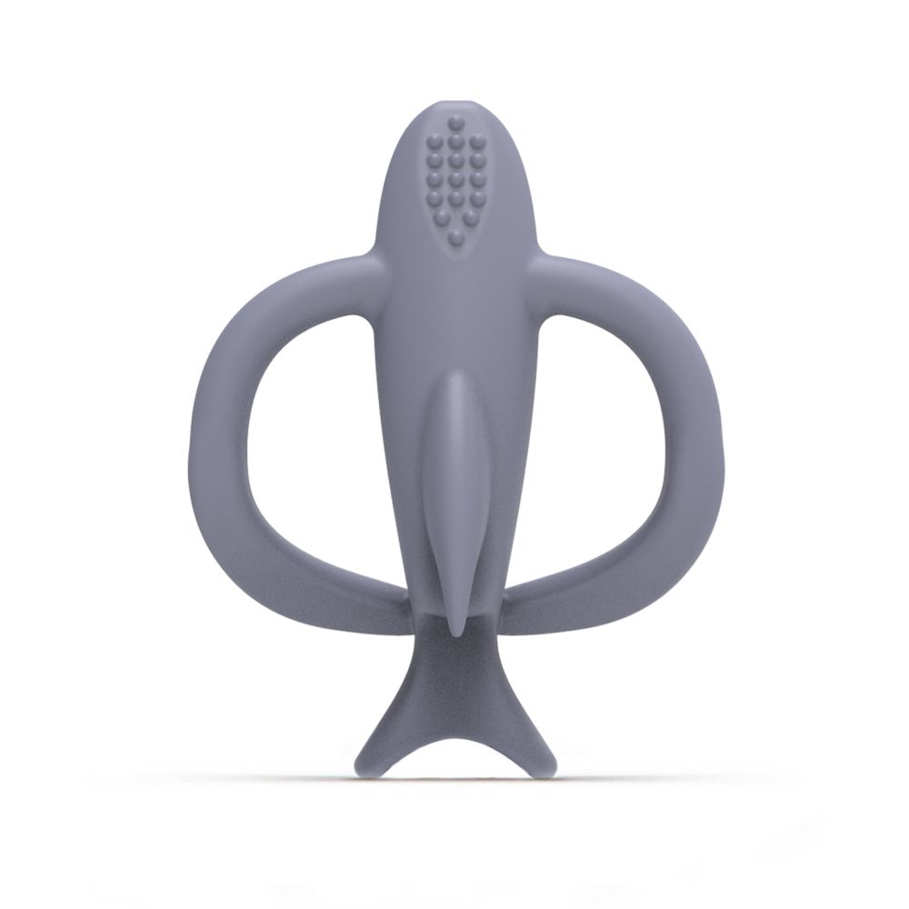 Grijze haaientandenring. Bovenkant met noppen. Twee armen en een staart. Zonder gezicht.