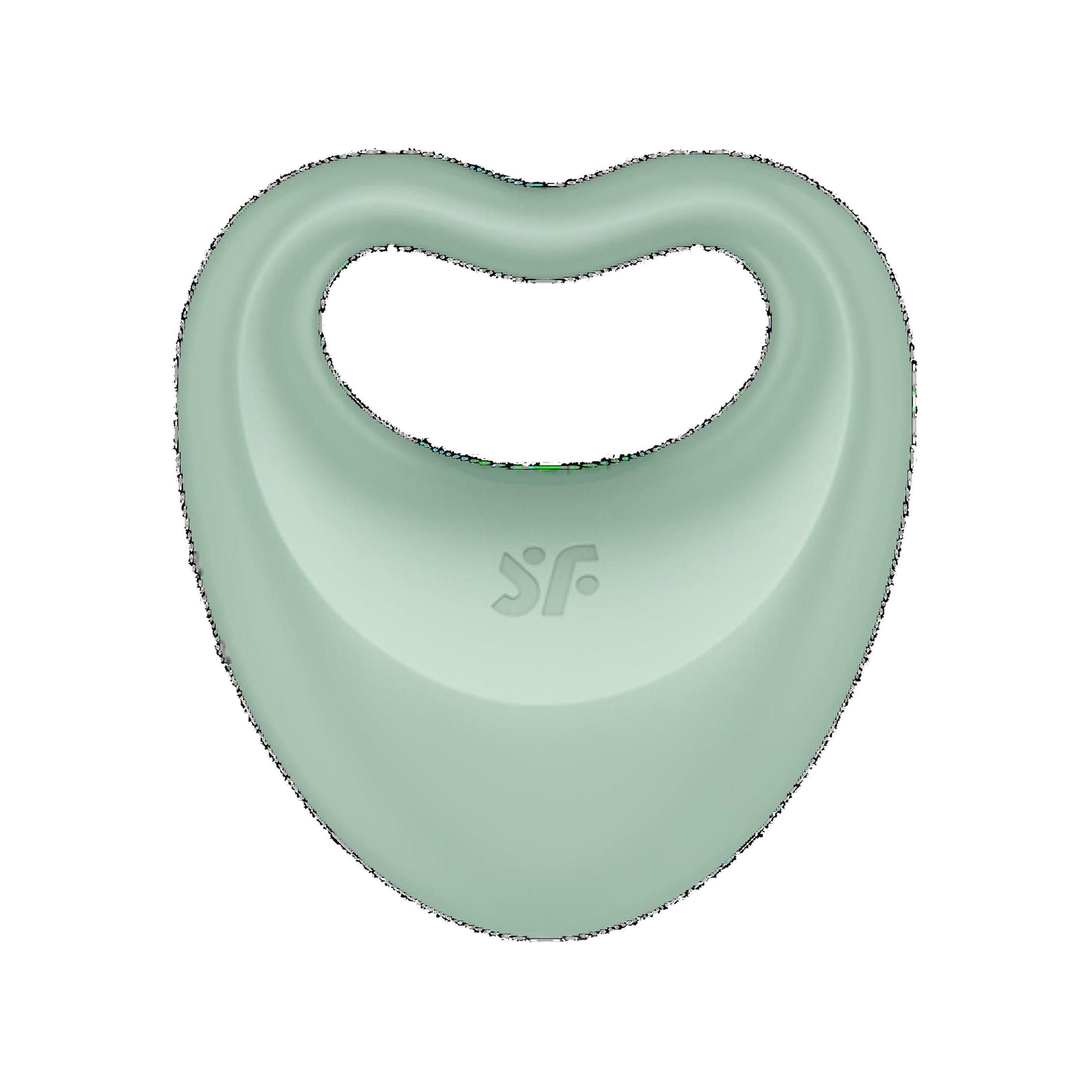 Groene hartvormige penispomp met vibratiefunctie en oplaadpoort.