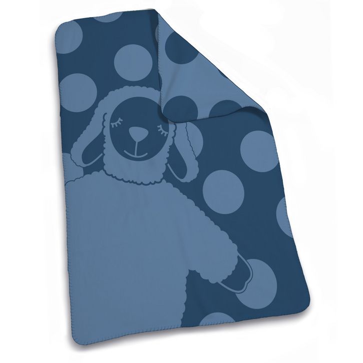 Blauwe plaid met schapenmotief en stippen. Schapen met gesloten ogen.