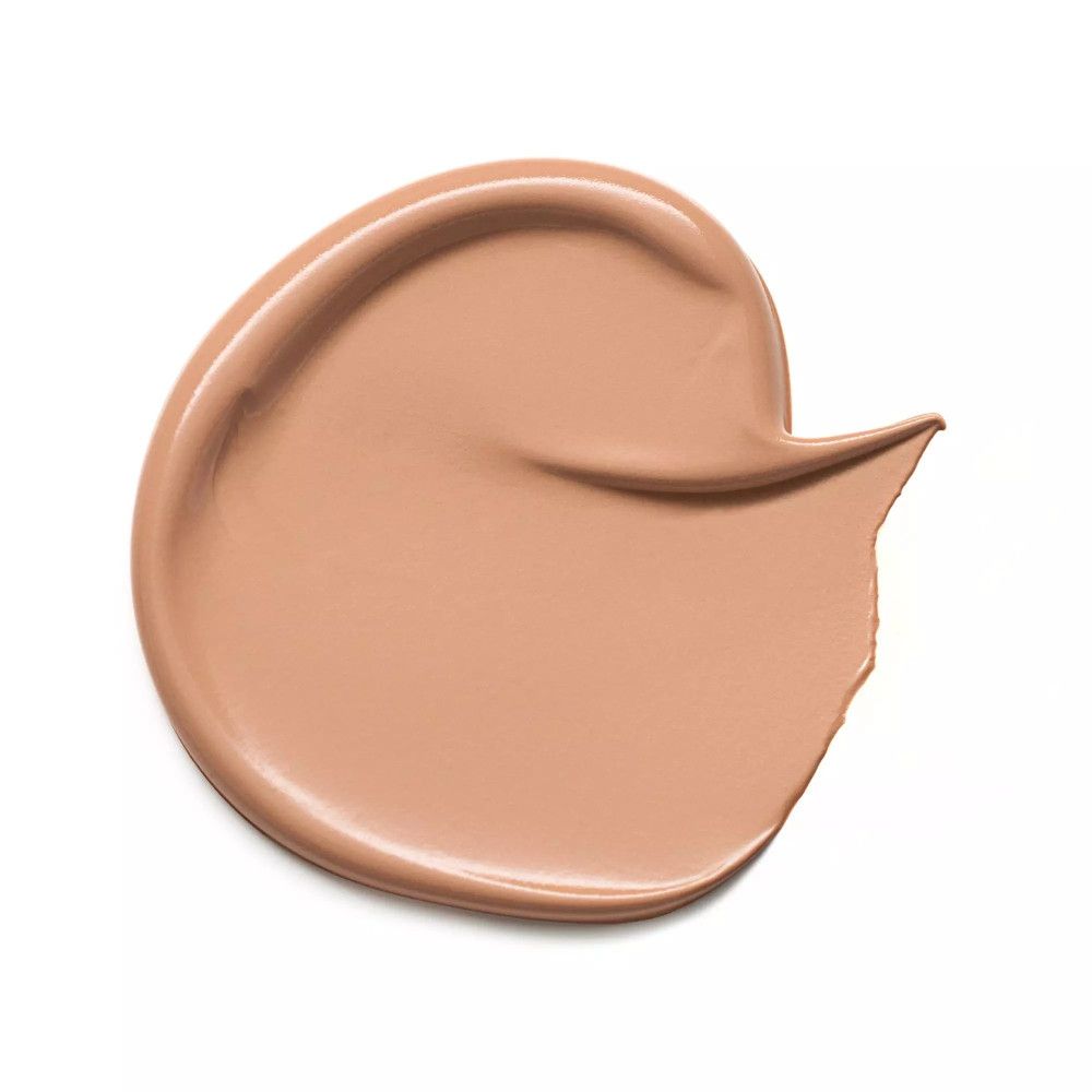 Produit correcteur étalé en teinte chair. Forme: en forme de goutte.