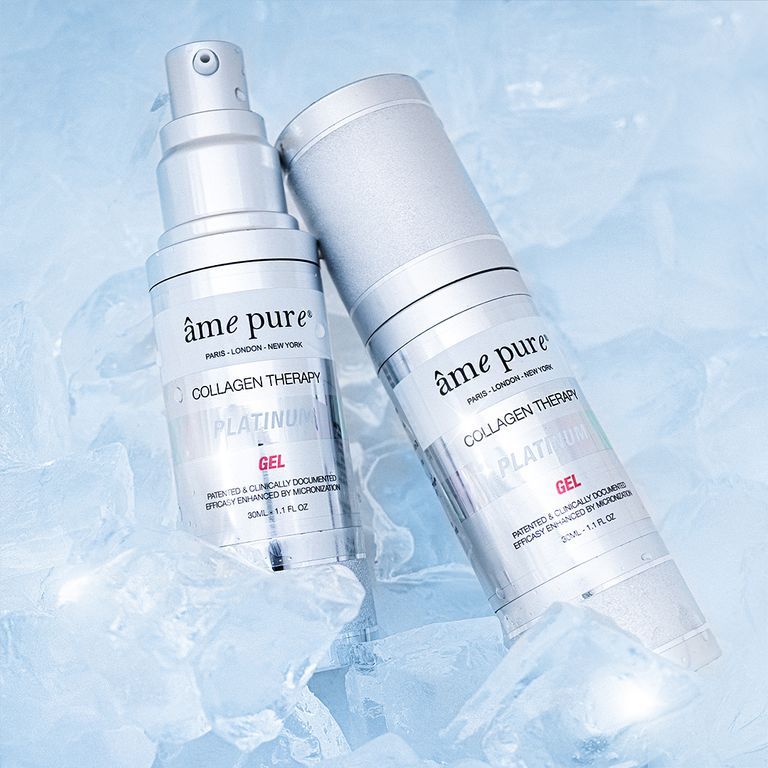 Deux flacons de gel platine âme pure Collagen Therapy sur des glaçons.