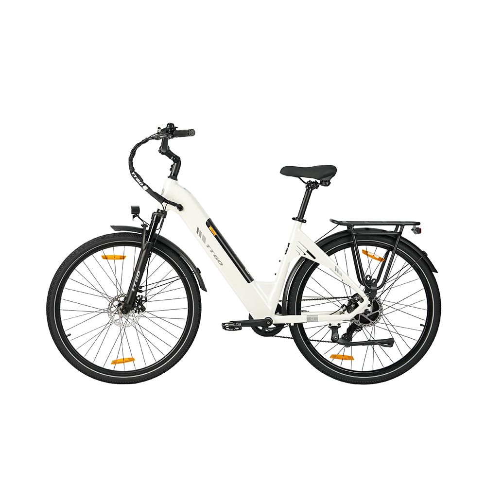Vélo électrique blanc avec pneus noirs et porte-bagages. Marque visible : TTGO.