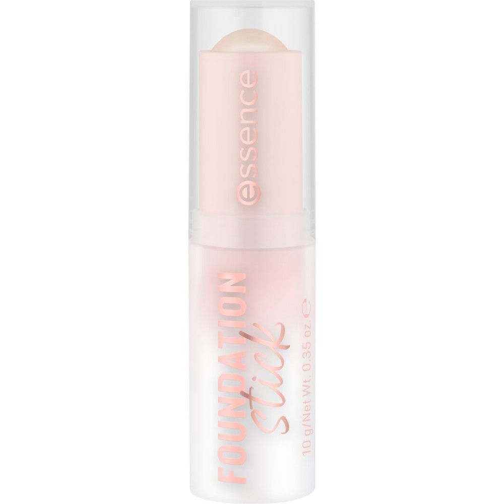 Stick de fond de teint Essence. Emballage rose et blanc avec nom du produit et logo de la marque. Capuchon transparent.