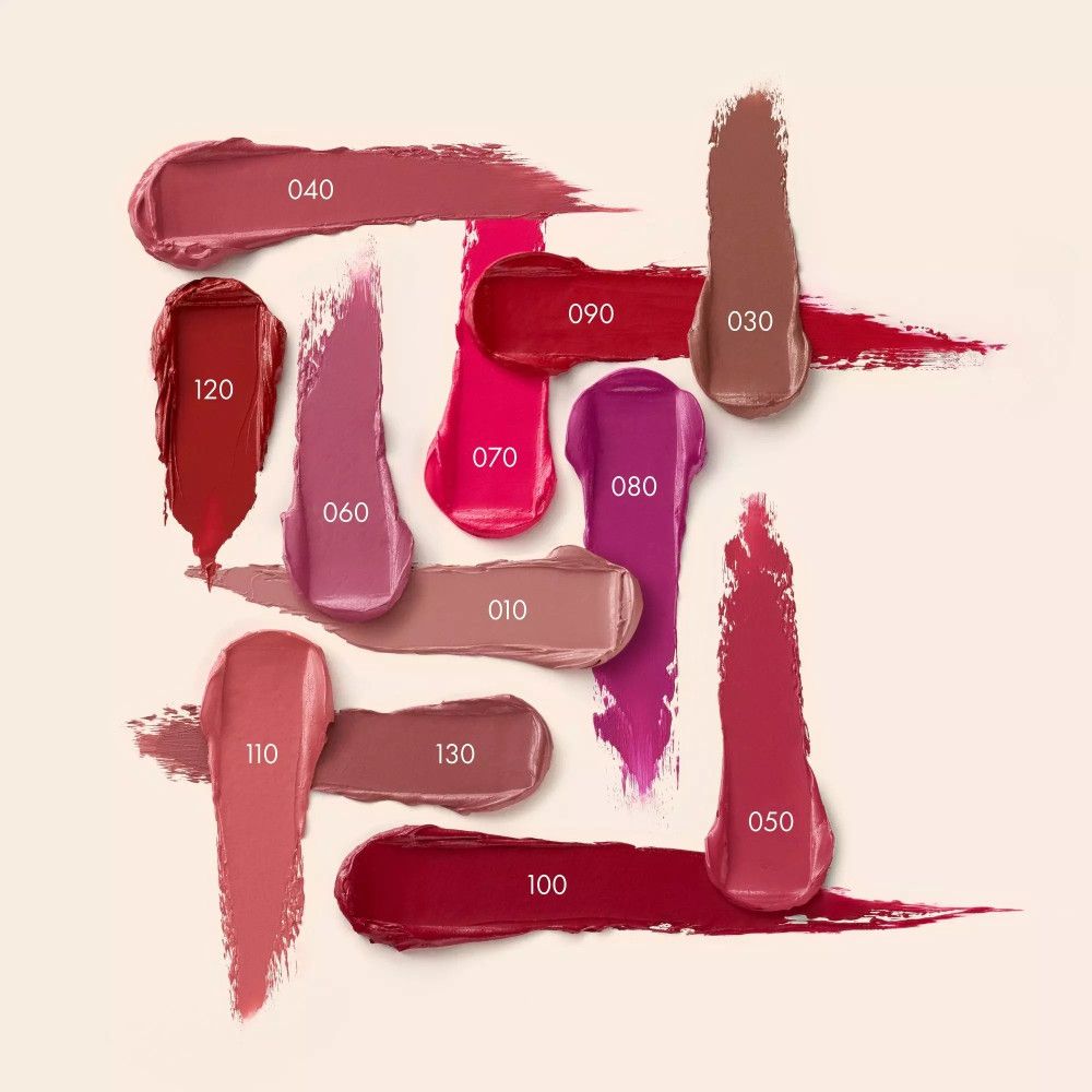 Diverses couleurs de rouge à lèvres sous forme de taches de couleur. Chaque couleur a un numéro.