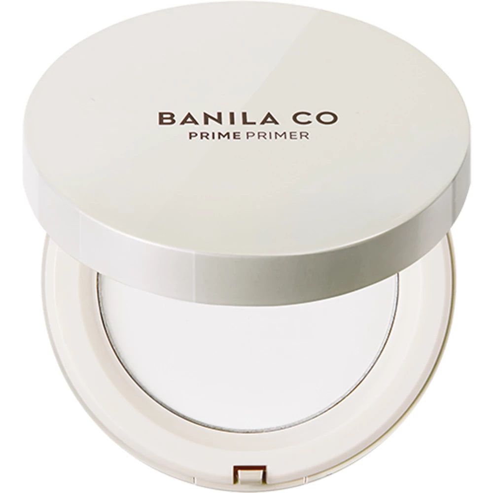 Open witte compactpoederverpakking met BANILA CO PRIME PRIMER-logo en poeder.