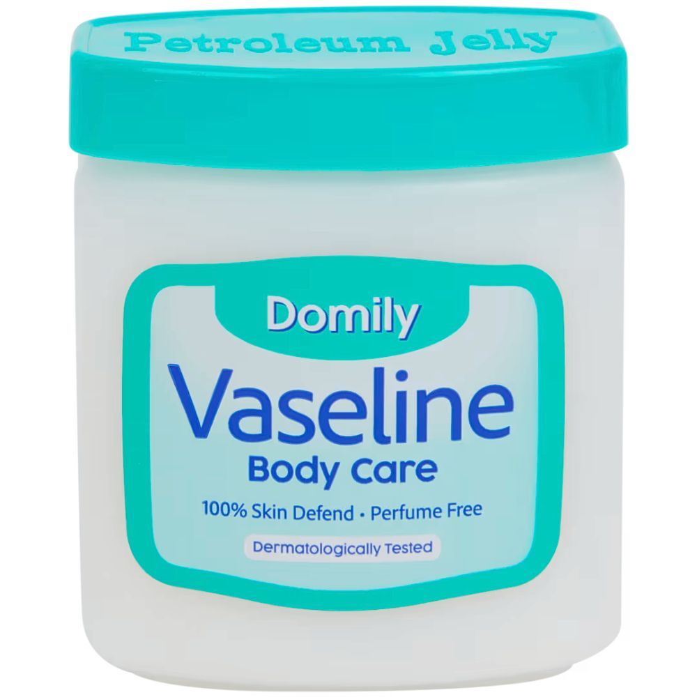 Pot blanc avec couvercle bleu. Inscription : Domily Vaseline Body Care, 100% Skin Defend, sans parfum, testé dermatologiquement. Dessus : Petroleum Jelly.