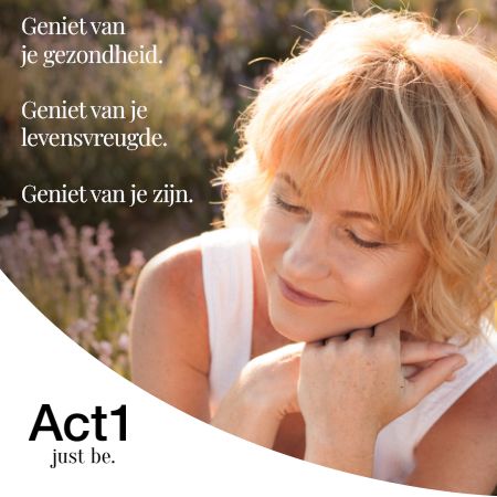 Portret van een vrouw met gesloten ogen. Opschrift: Act1 just be.