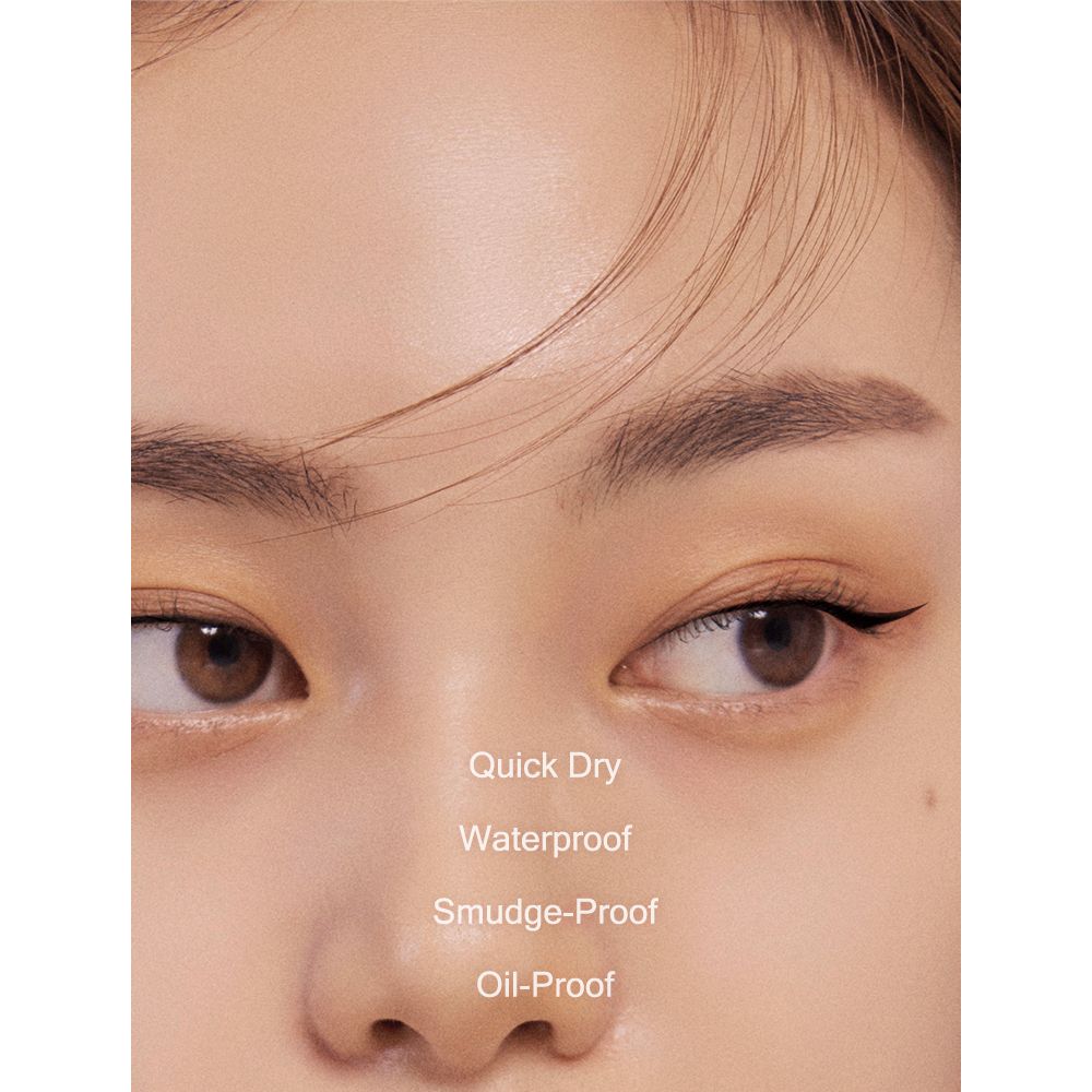 Close-up van ogen met zwarte eyeliner-lijn. Tekst: Quick Dry, Waterproof, Smudge-Proof, Oil-Proof.