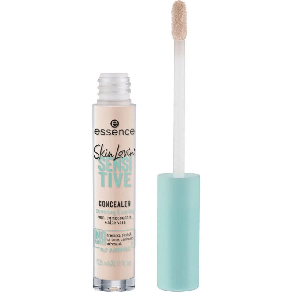 Essence concealer, geopend. Beige tube met lichtblauwe dop en applicator. Opschrift: Skin Lovin' Sensitive Concealer.