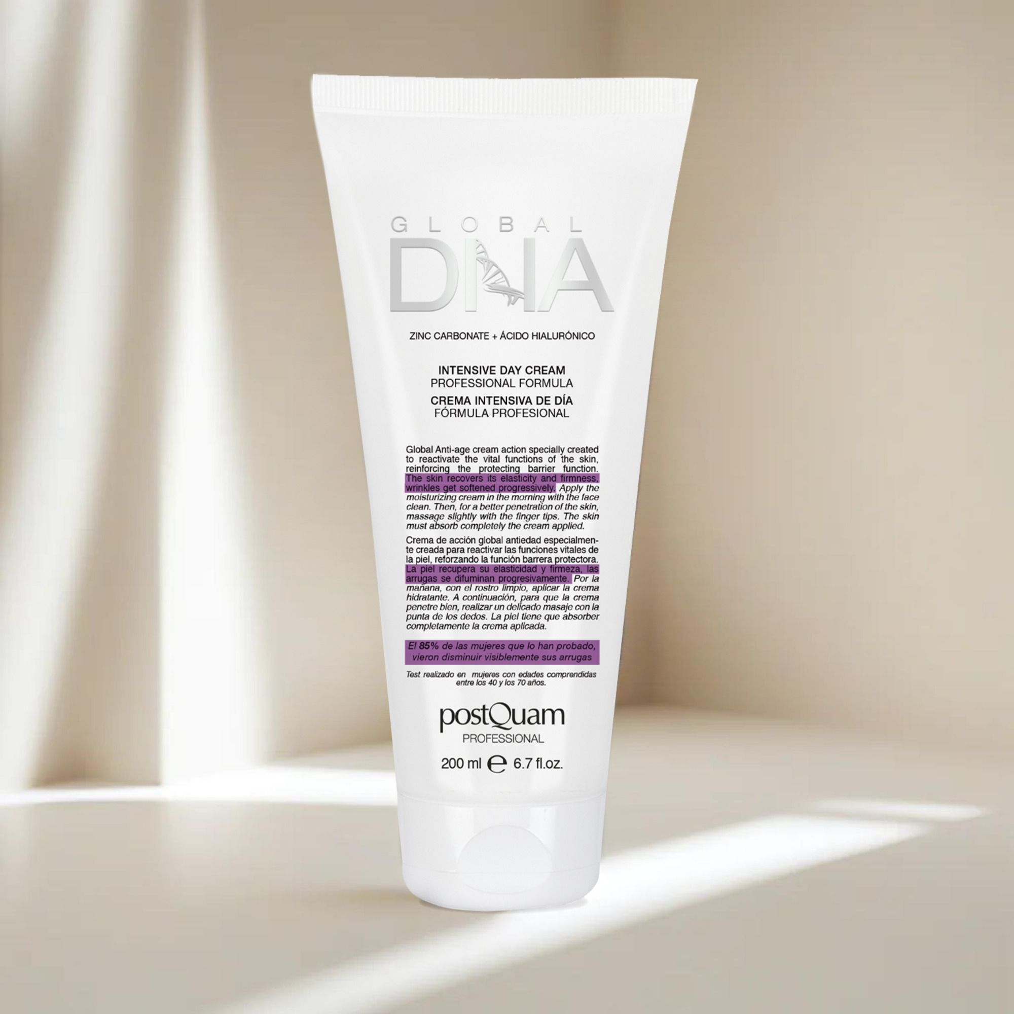 Witte tube met tekst. Opschrift: Global DNA, Intensive Day Cream. Merk: Postquam. Volume: 200 ml.