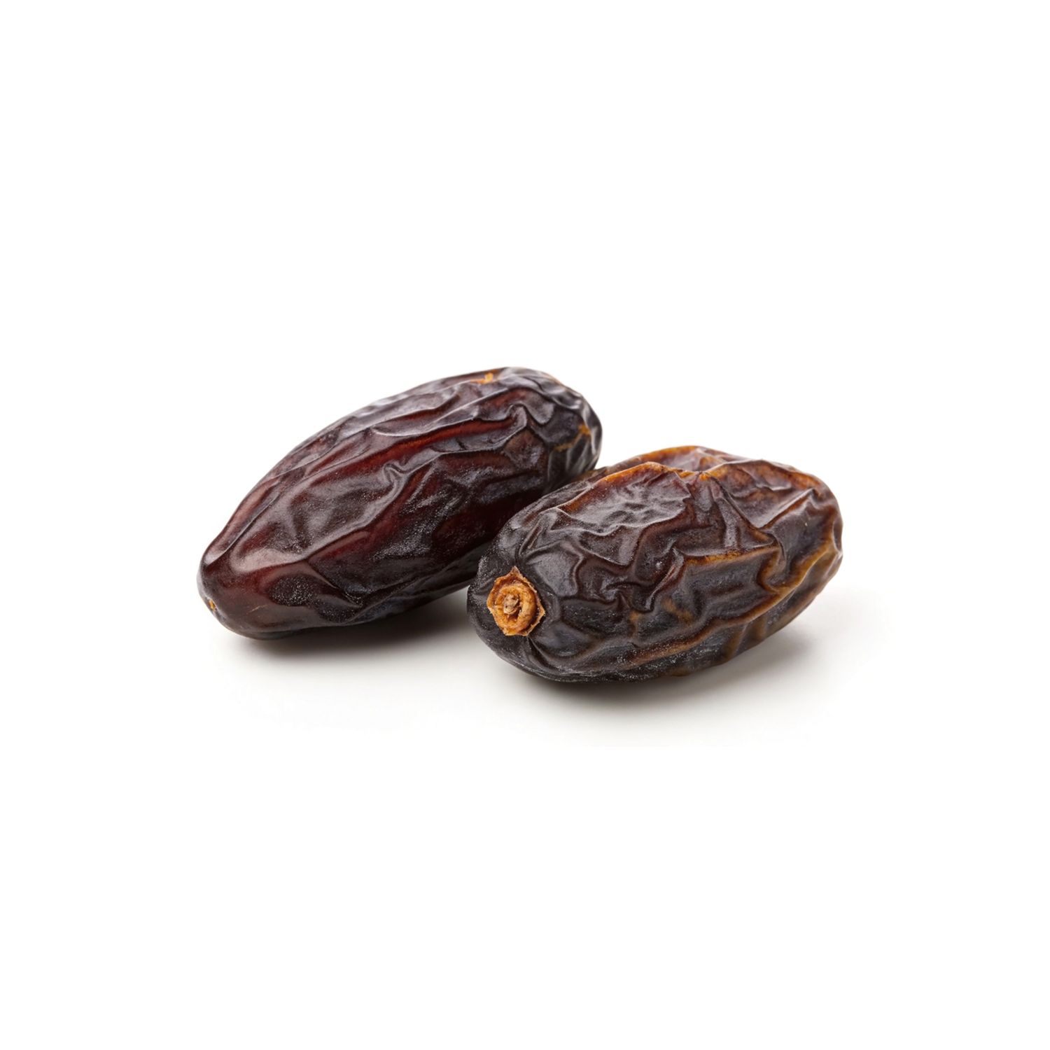 Deux dattes Medjool sur fond blanc.