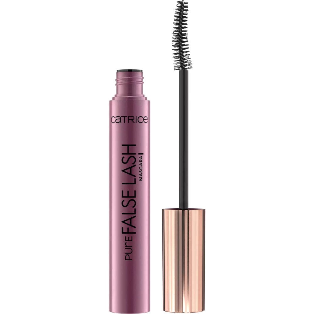 Tube de mascara rose avec brosse ouverte. Inscription: Catrice Pure False Lash Mascara. Bouchon doré.