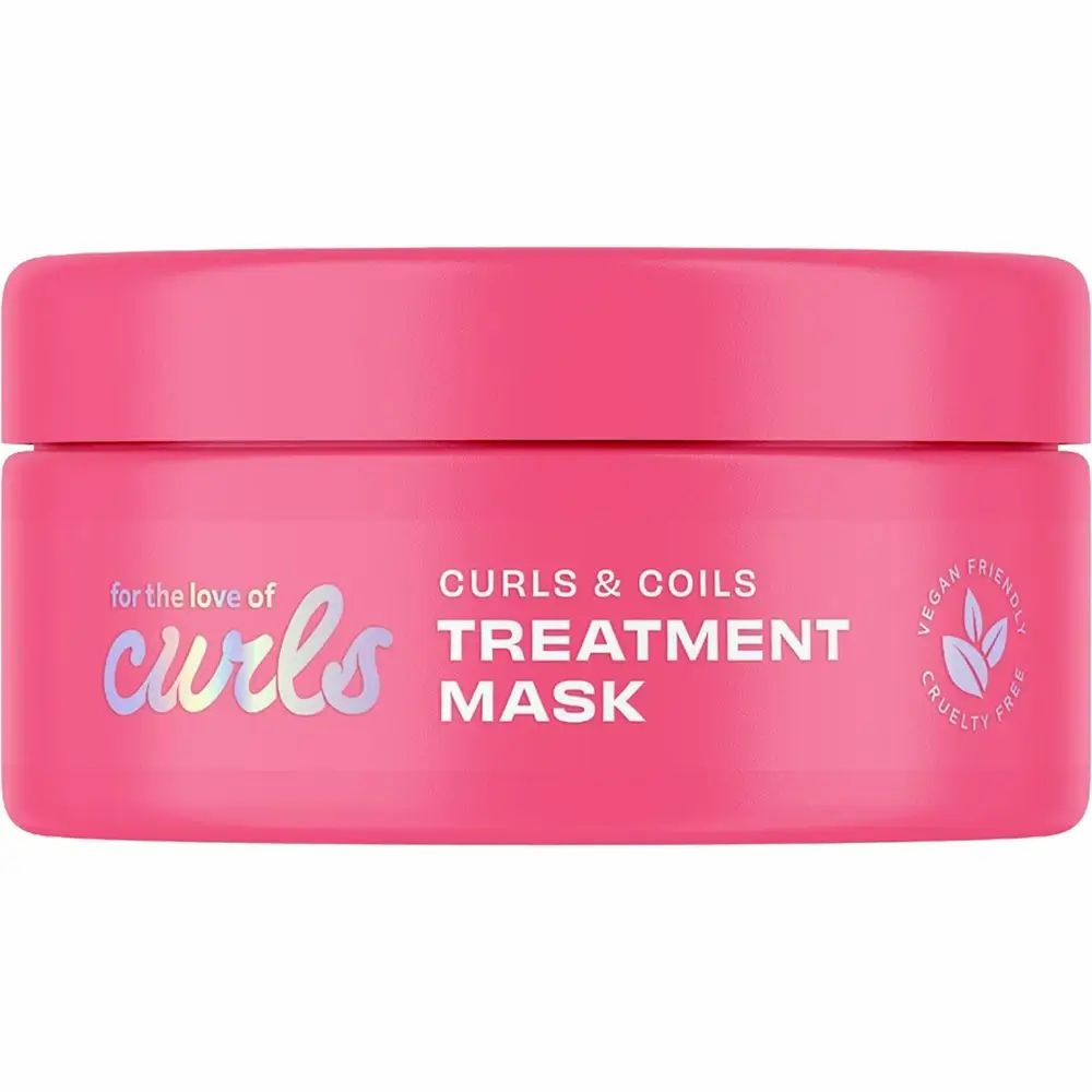 Roze pot met tekst "for the love of curls". Tekst: "CURLS & COILS TREATMENT MASK". Vegan zegel.