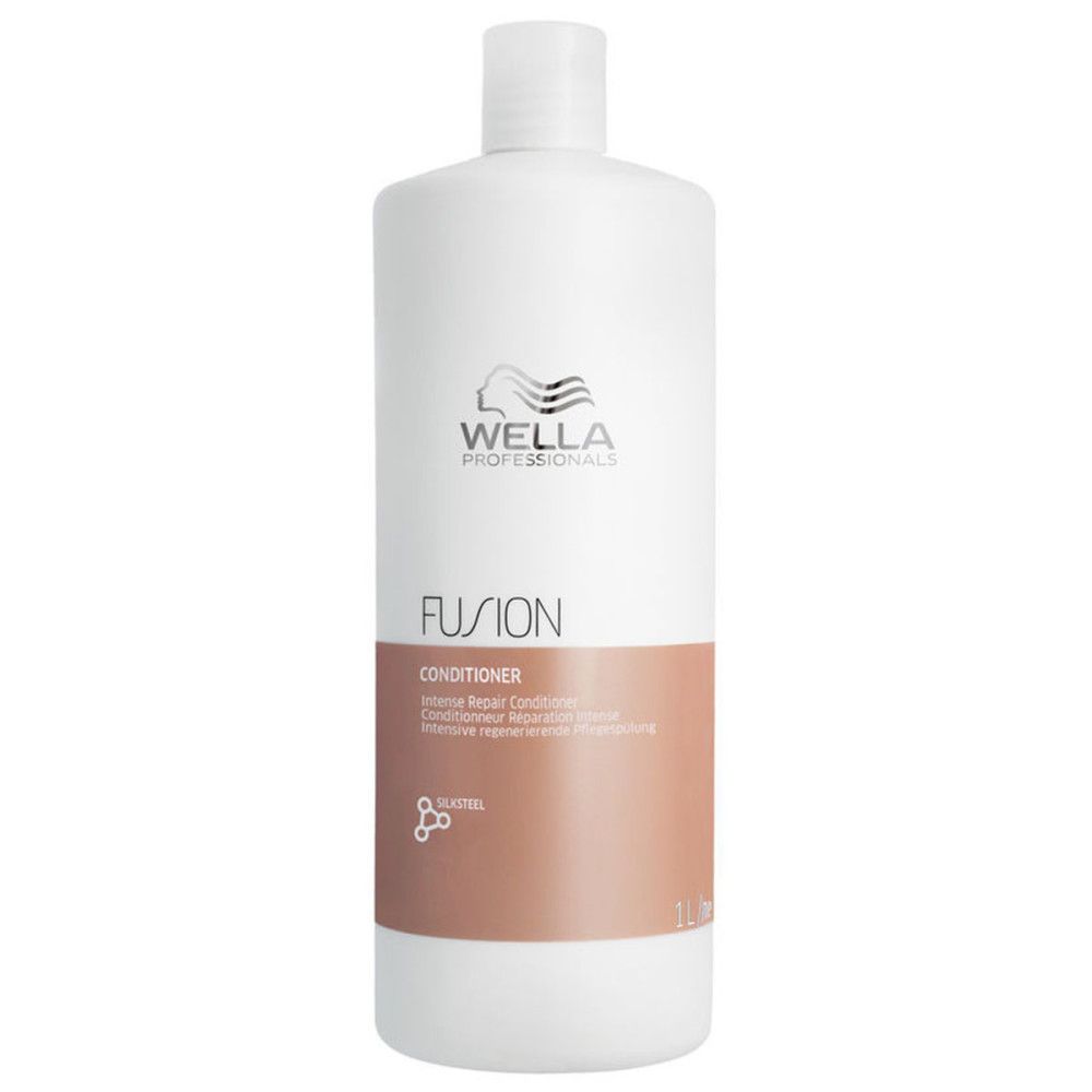 Grand flacon blanc avec logo Wella et FUSION Conditioner. Bande marron en bas.