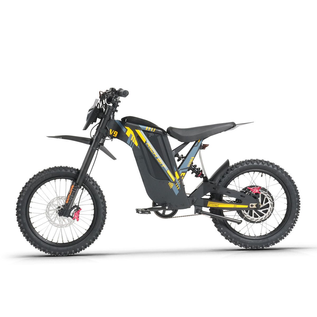 Vélo électrique tout-terrain noir, vue latérale. Accents jaunes, pneus tout-terrain, freins à disque. RICH BIT V9 Ultra.