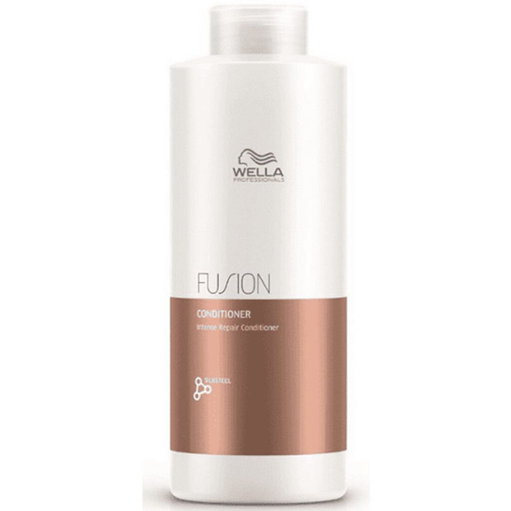 Witte fles met Wella-logo en opschrift FUSION. Bevat conditioner. Bruin gekleurd vlak.