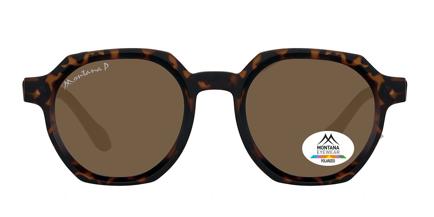 Lunettes de soleil marron avec monture marron. Un autocollant avec le logo Montana Eyewear est apposé sur un verre.