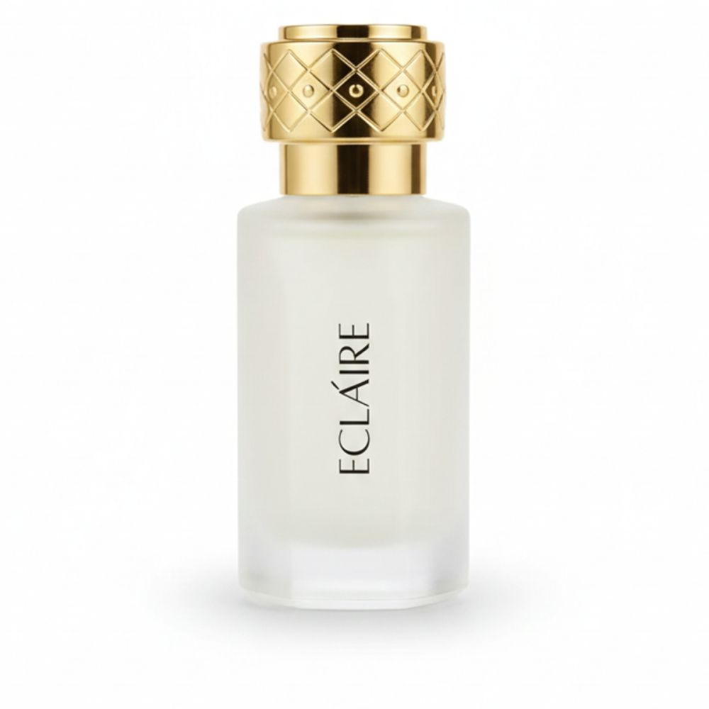 Parfumfles met gouden dop. Opschrift ECLAIR. Glazen fles met matte afwerking.
