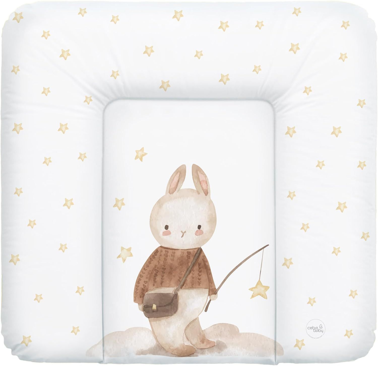 Aankleedkussen met sterren en een konijn dat een ster vangt. Merk rechts.