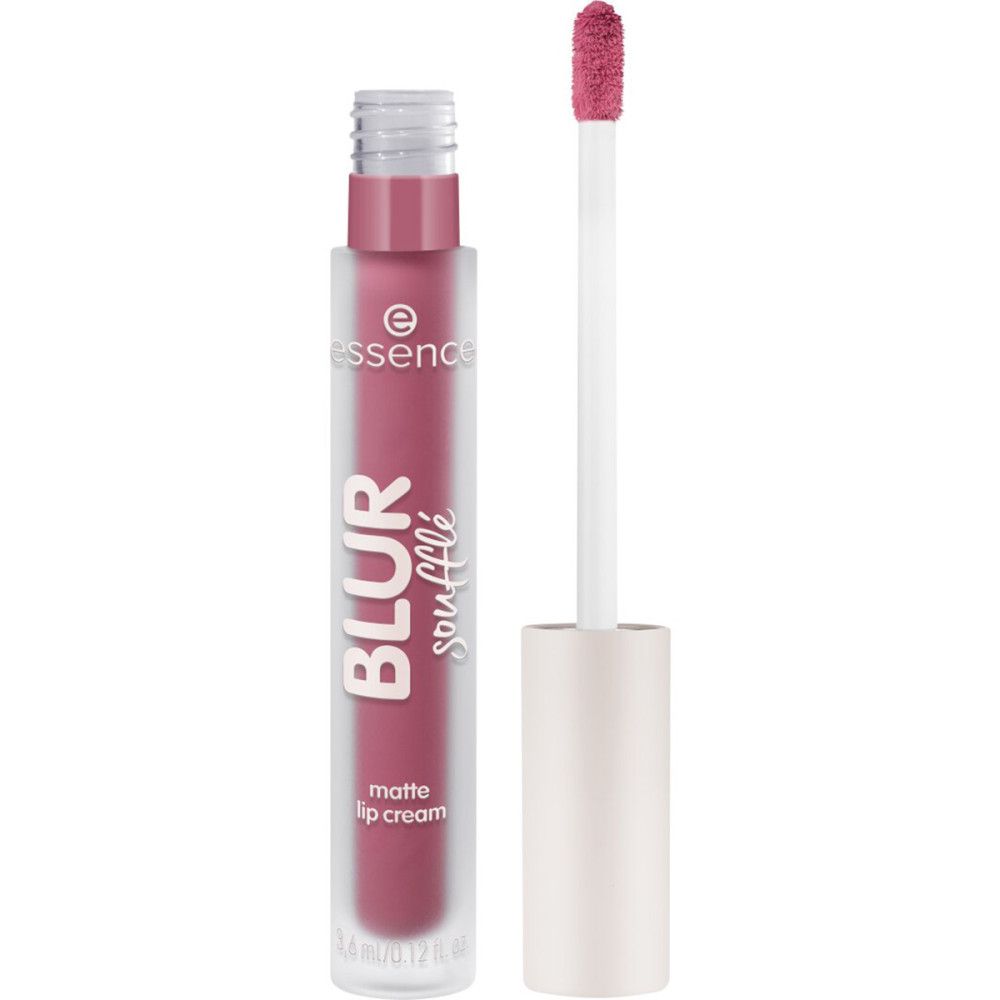 Open lipcrèmetube met applicator. Opschrift "BLUR soufflé matte lip cream" en "essence". Kleur: roze.