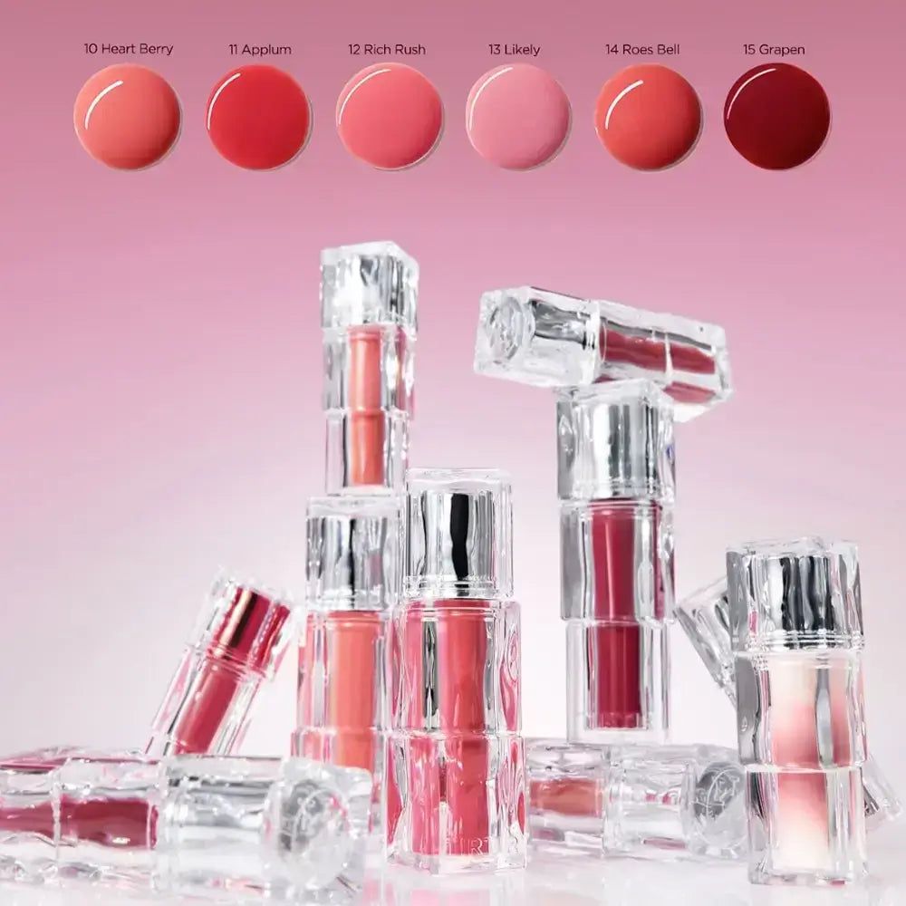 Disposition de rouges à lèvres TIRTIR Waterism Glow Tint, entourée de cerises et de gouttes liquides.