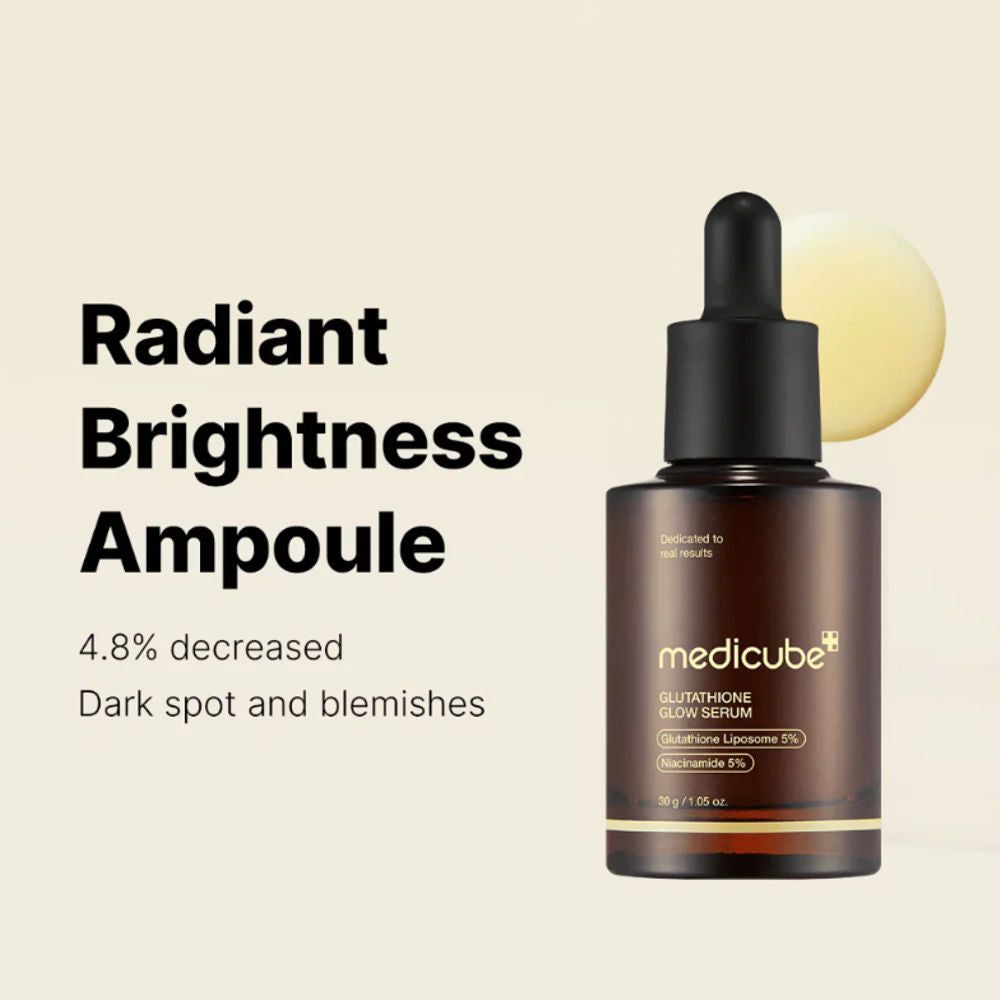 Sérum Éclat Glutathion Medicube dans un flacon en verre brun avec compte-gouttes, à côté d'un texte sur la luminosité.