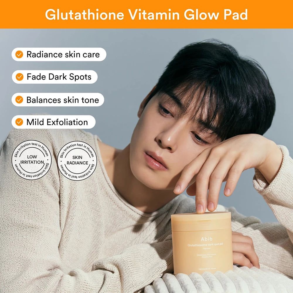 Man met pot. Opschrift: Abib Glutathiosome dark spot pad. Tekst: Radiance skin care, Fade Dark Spots, Balances skin tone, Mild Exfoliation.